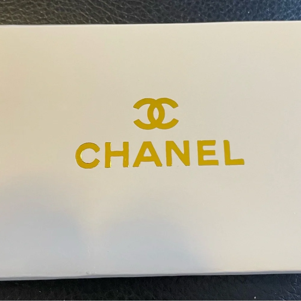 CHANEL Blue Leather Card Holder with Silver Metal Mirror Card - Picture 3 of 3